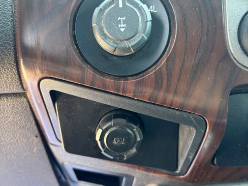 Used 2012 Ford F250 Lariat image 18