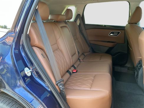 Used 2025 Nissan Rogue Platinum w/ Tech Package image 23