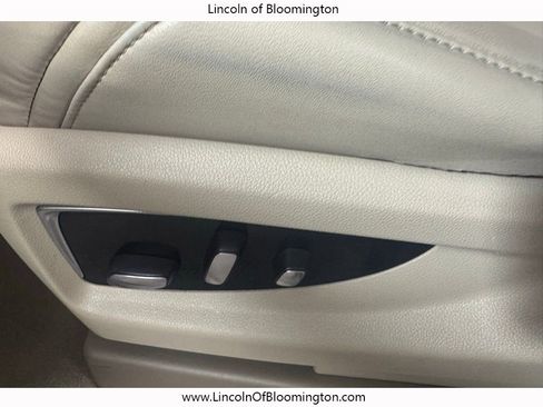 Used 2018 Cadillac Escalade ESV Luxury image 43