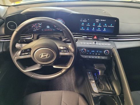 Used 2025 Hyundai Elantra SEL FWD image 22