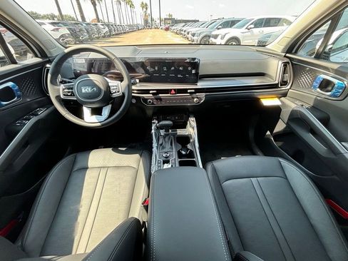 New 2025 Kia Sorento S image 11
