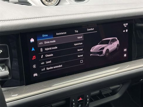 Used 2025 Porsche Cayenne Turbo image 28