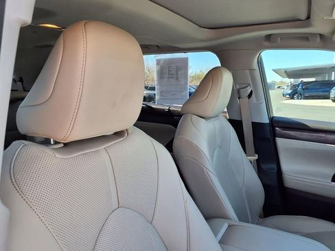 Used 2020 Toyota Highlander Limited image 21
