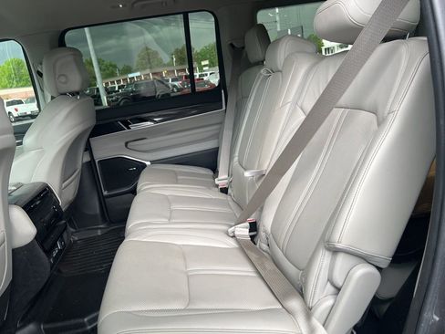 Used 2022 Jeep Wagoneer Series II image 8