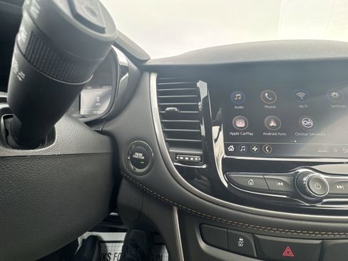 Used 2022 Chevrolet Trax LT w/ LT Convenience Package image 17