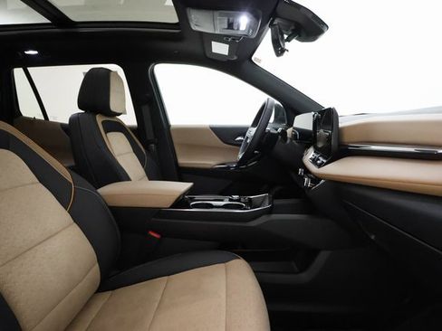 Used 2025 Chevrolet Equinox ACTIV w/ Safety and Technology Package image 26