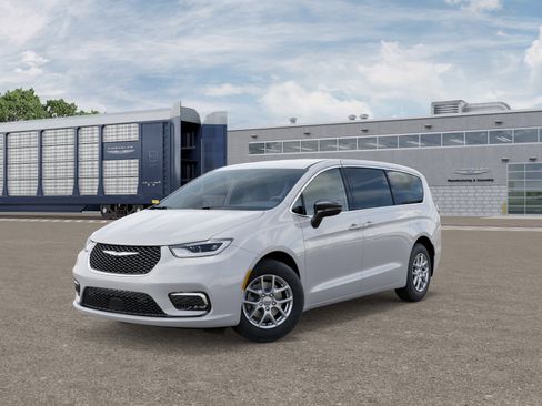 New 2026 Chrysler Pacifica Select image 1