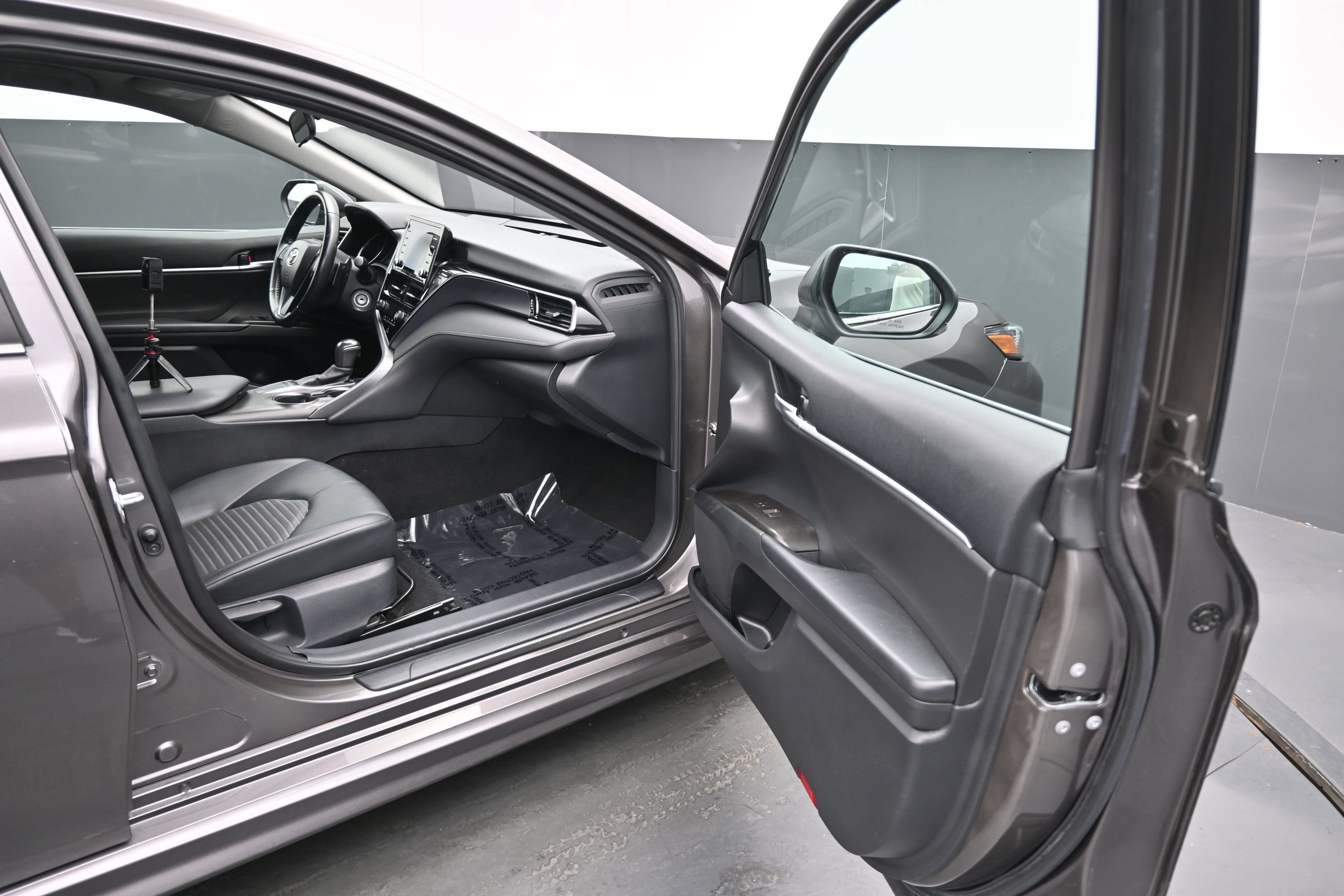 Used 2023 Toyota Camry SE FWD image 11