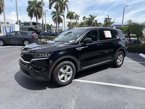 Used 2023 Kia Sorento LX FWD image 4
