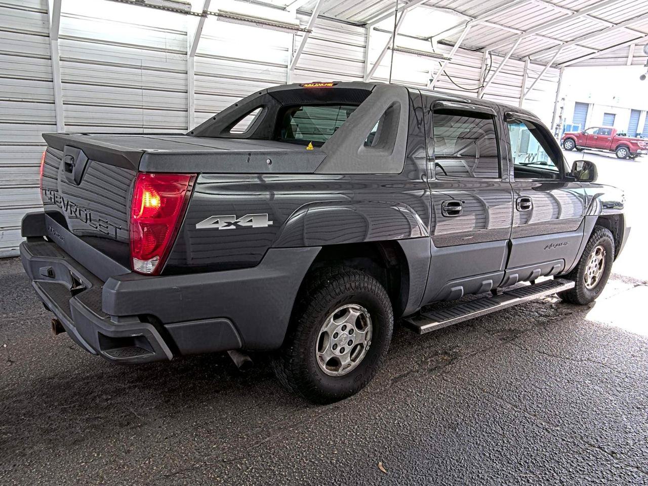 Used 2003 Chevrolet Avalanche 4x4 image 3