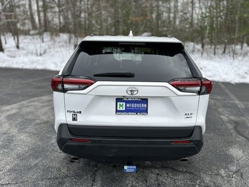 Used 2020 Toyota RAV4 XLE image 7