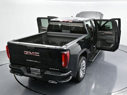 Used 2025 GMC Sierra 1500 Denali w/ Denali Reserve Package AWD/4WD image 40