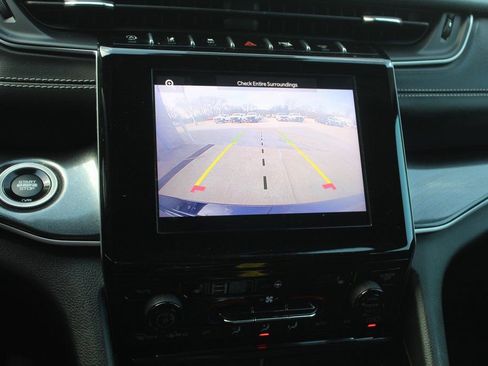 Used 2023 Jeep Grand Cherokee Altitude image 23