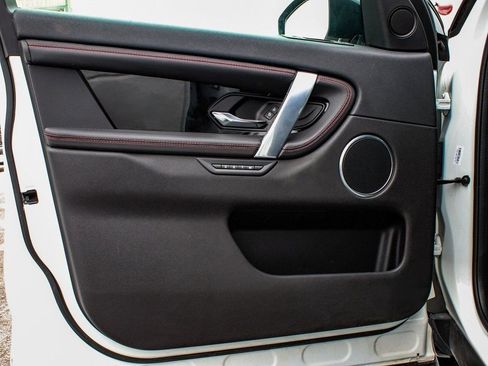 Used 2022 Land Rover Discovery Sport SE R-Dynamic image 8