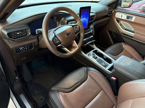 Used 2024 Ford Explorer King Ranch w/ Technology Package AWD/4WD image 11