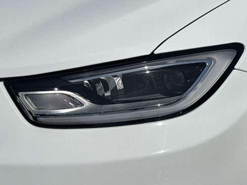 Used 2025 Chrysler Pacifica Limited FWD image 5