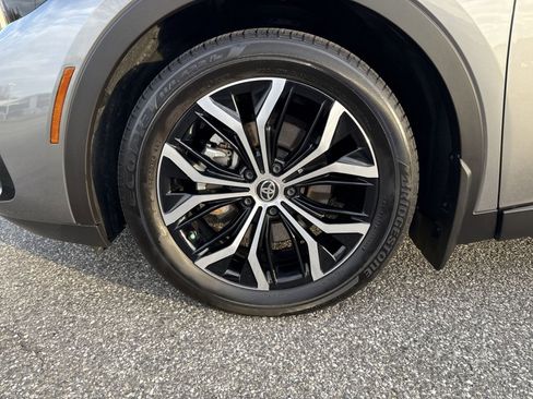 Used 2024 Toyota Crown XLE image 11