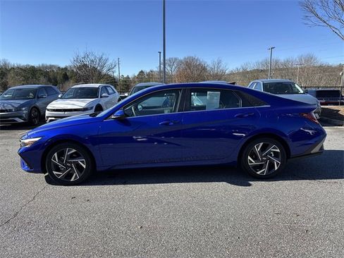 Certified 2025 Hyundai Elantra SEL image 4