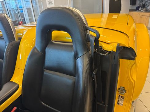 Used 2004 Chevrolet SSR w/ Preferred Equipment Group image 11