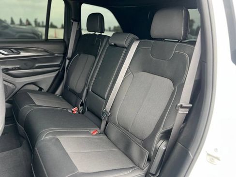 Used 2024 Jeep Grand Cherokee Laredo X RWD image 15