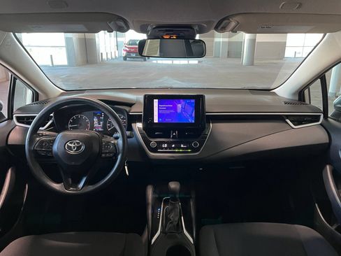 Used 2025 Toyota Corolla LE FWD image 36