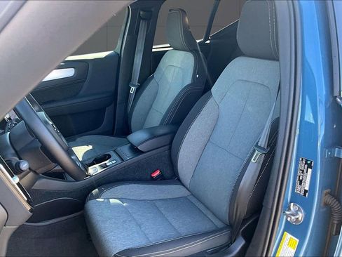 Used 2025 Volvo XC40 B5 Core AWD/4WD image 24