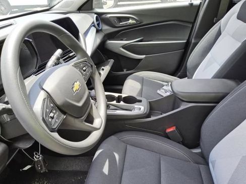 Used 2026 Chevrolet Trax LS FWD image 6