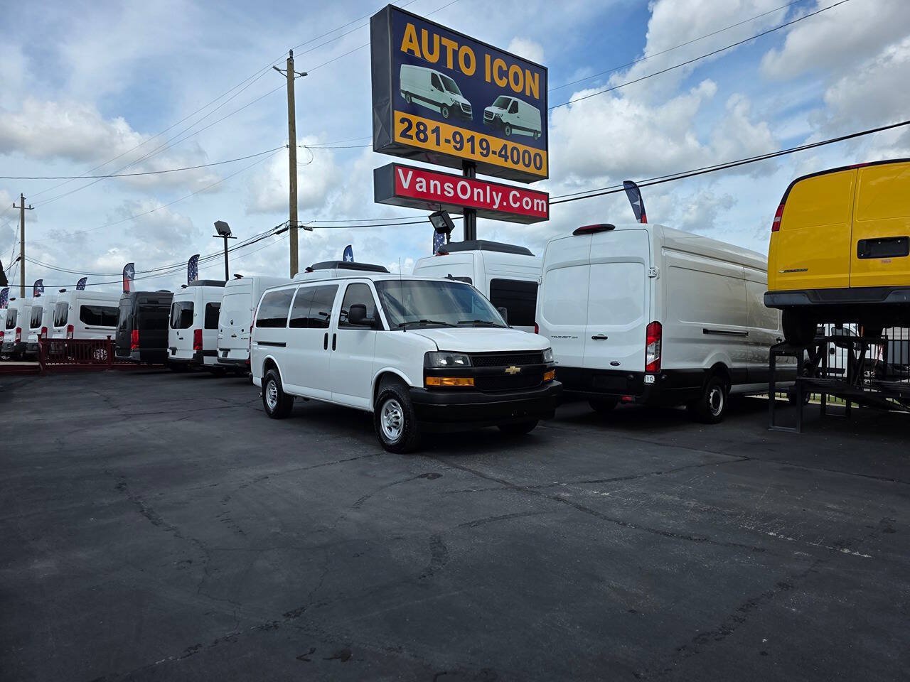Used 2024 Chevrolet Express 3500 LS RWD image 28