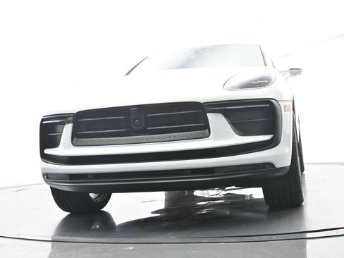Certified 2025 Porsche Macan AWD/4WD image 56