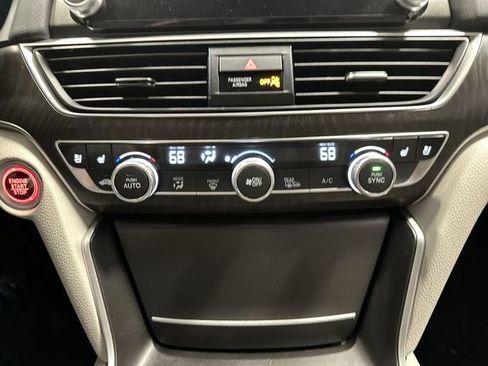 Used 2021 Honda Accord Touring image 24