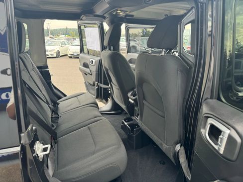 Used 2021 Jeep Wrangler Unlimited Sahara w/ Uconnect 4C Nav & Sound Group image 12