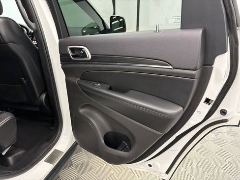 Used 2019 Jeep Grand Cherokee Limited image 17