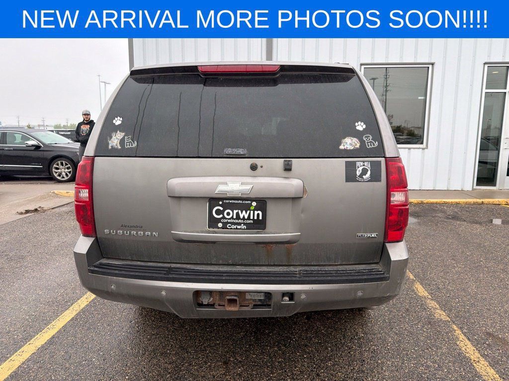 Used 2007 Chevrolet Suburban LTZ w/ LTZ Preferred Equipment Group AWD/4WD image 5