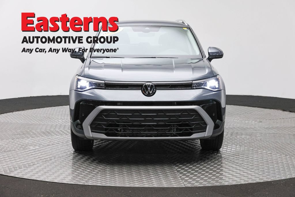 Used 2025 Volkswagen Taos SE AWD/4WD image 4