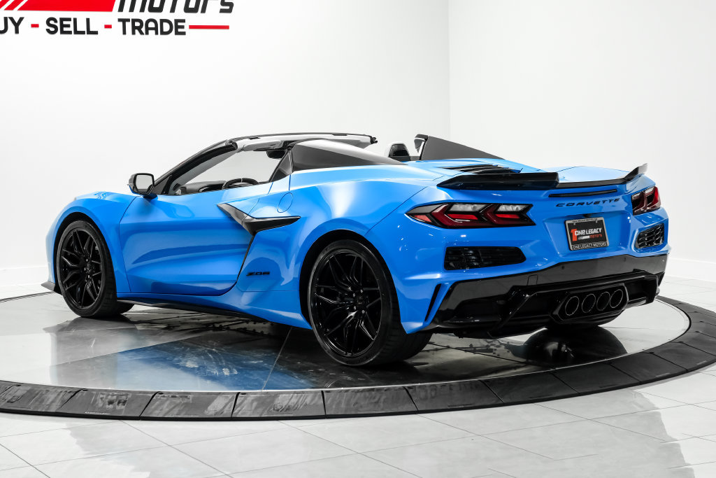 Used 2025 Chevrolet Corvette Z06 RWD image 17