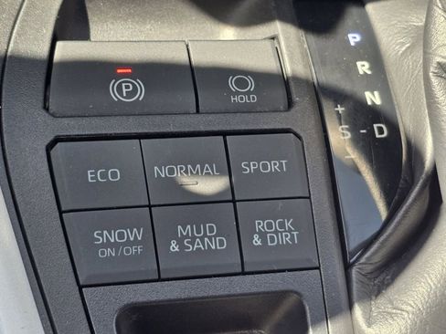 Used 2020 Toyota RAV4 LE w/ All Weather Liner Package AWD/4WD image 9