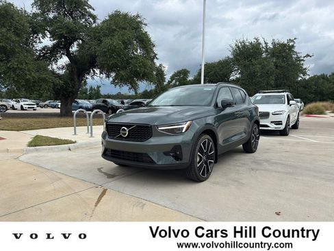 Used 2026 Volvo XC40 B5 Ultra w/ Protection Package Premier image 1
