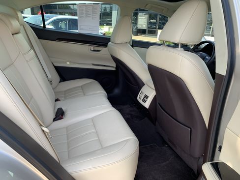 Used 2018 Lexus ES 350 w/ Luxury Package w/Wood Trim FWD image 30