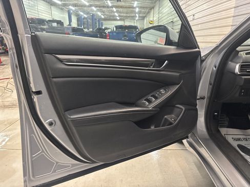Used 2018 Honda Accord Sport image 9