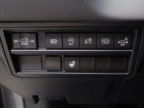 Used 2024 Toyota Tundra Limited AWD/4WD image 29