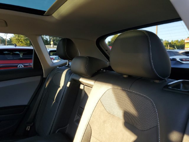 Certified 2023 Volkswagen Taos SE w/ Panoramic Sunroof Package FWD image 15