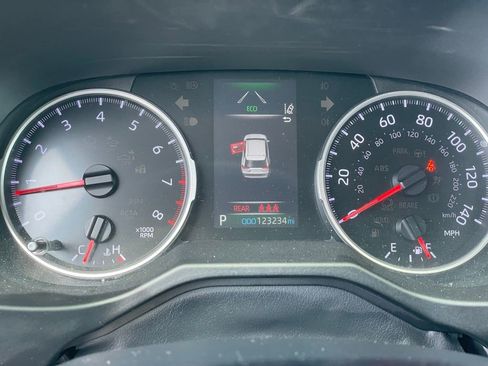 Used 2019 Toyota RAV4 LE w/ All Weather Liner Package AWD/4WD image 17