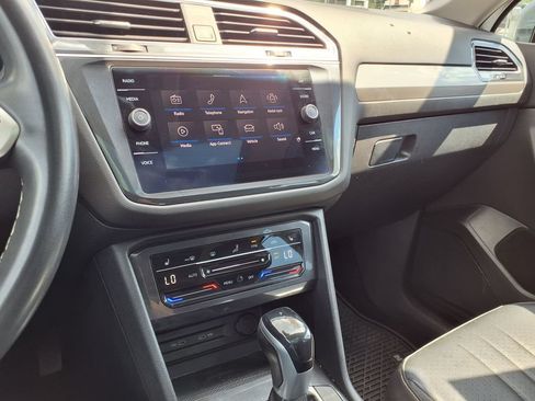 Used 2022 Volkswagen Tiguan SE w/ Panoramic Sunroof Package FWD image 29