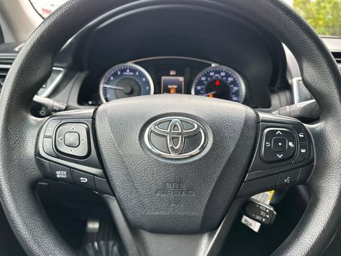 Used 2015 Toyota Camry LE image 22