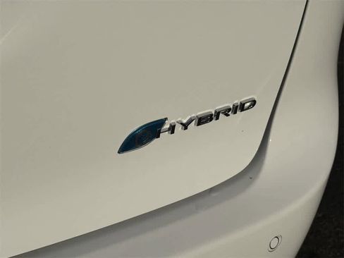 Used 2024 Chrysler Pacifica Select image 32