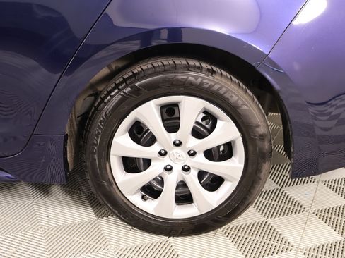 Used 2025 Toyota Corolla LE FWD image 17