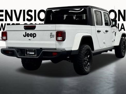 Used 2023 Jeep Gladiator Willys image 8