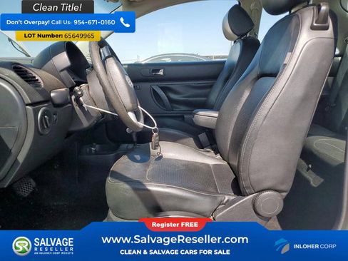 Used 2010 Volkswagen Beetle Coupe image 9