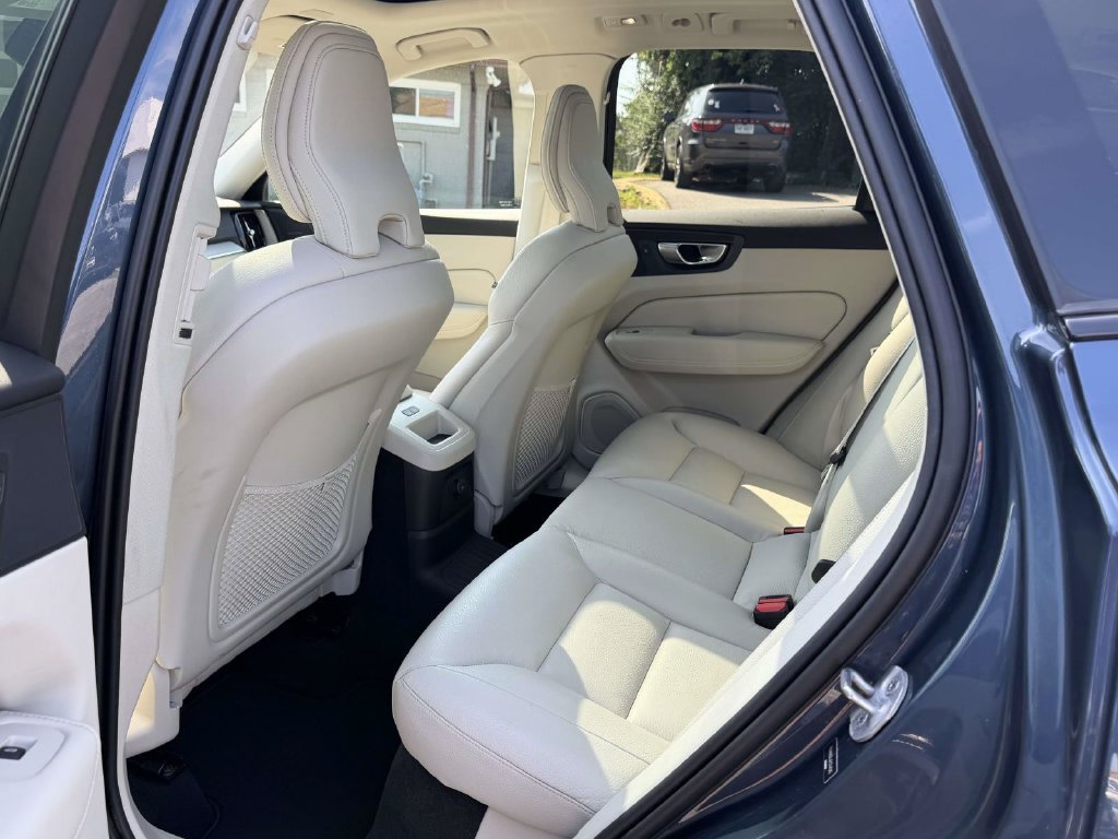 Used 2024 Volvo XC60 T8 Plus w/ Protection Package Premier AWD/4WD image 15