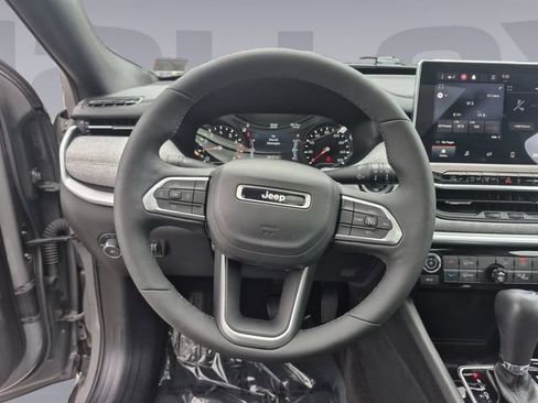 Used 2024 Jeep Compass Latitude w/ Sun and Sound Group AWD/4WD image 13